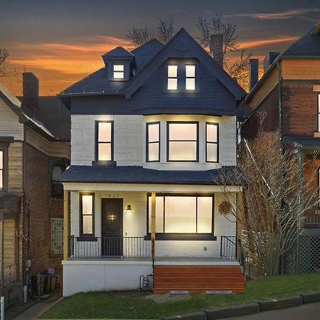Newly Renovated Victorian Gem Perfect Space For Family Vacations! Pittsburgh Luaran gambar