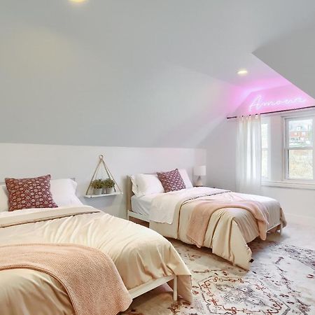 Newly Renovated Victorian Gem Perfect Space For Family Vacations! Pittsburgh Luaran gambar