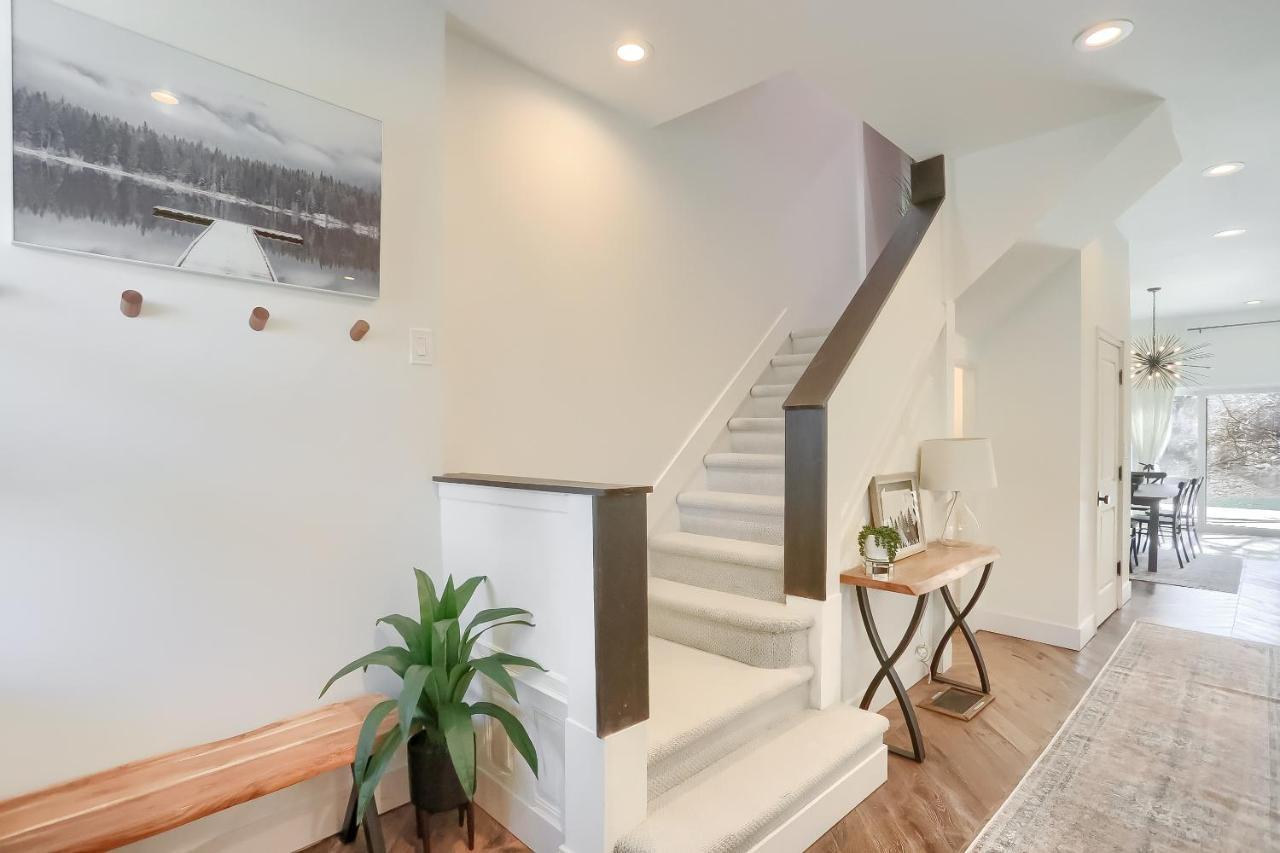 Newly Renovated Victorian Gem Perfect Space For Family Vacations! Pittsburgh Luaran gambar