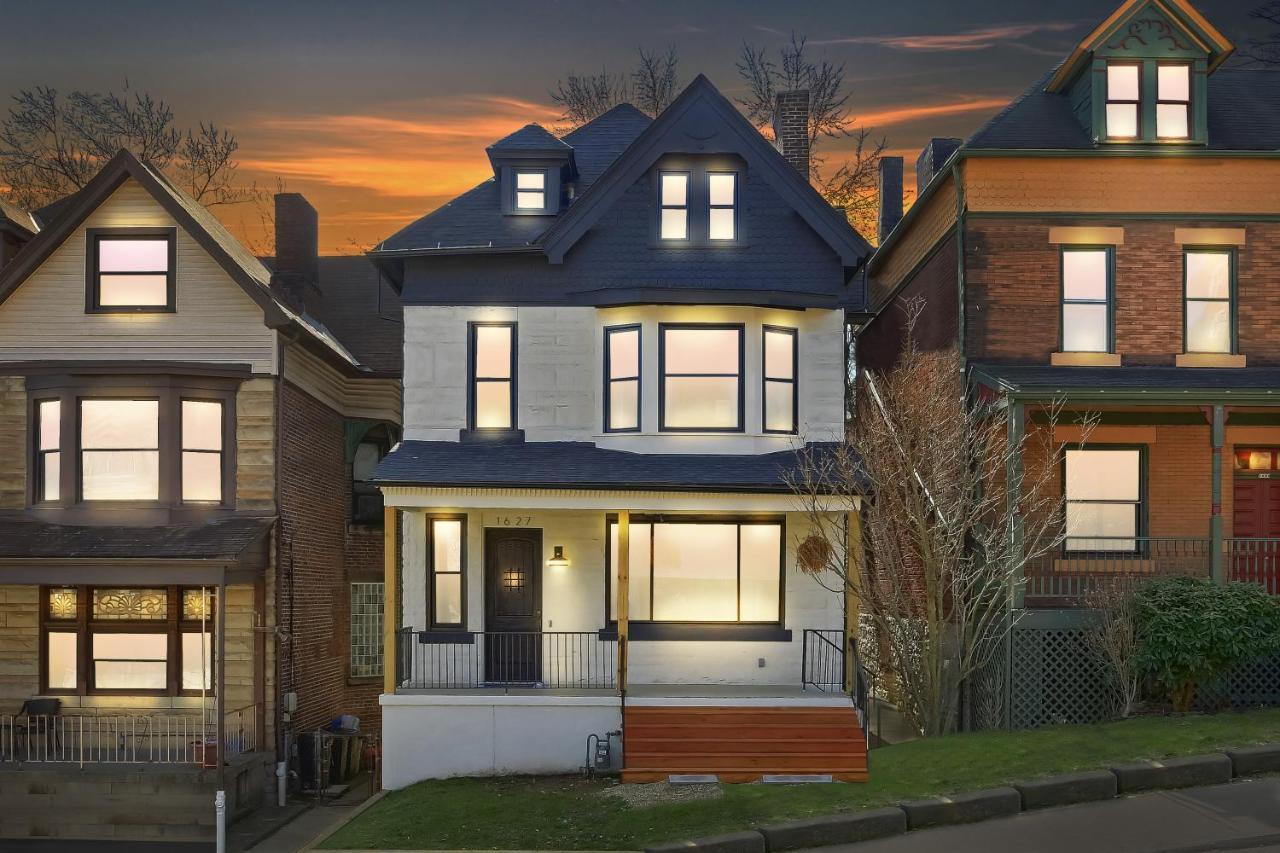 Newly Renovated Victorian Gem Perfect Space For Family Vacations! Pittsburgh Luaran gambar