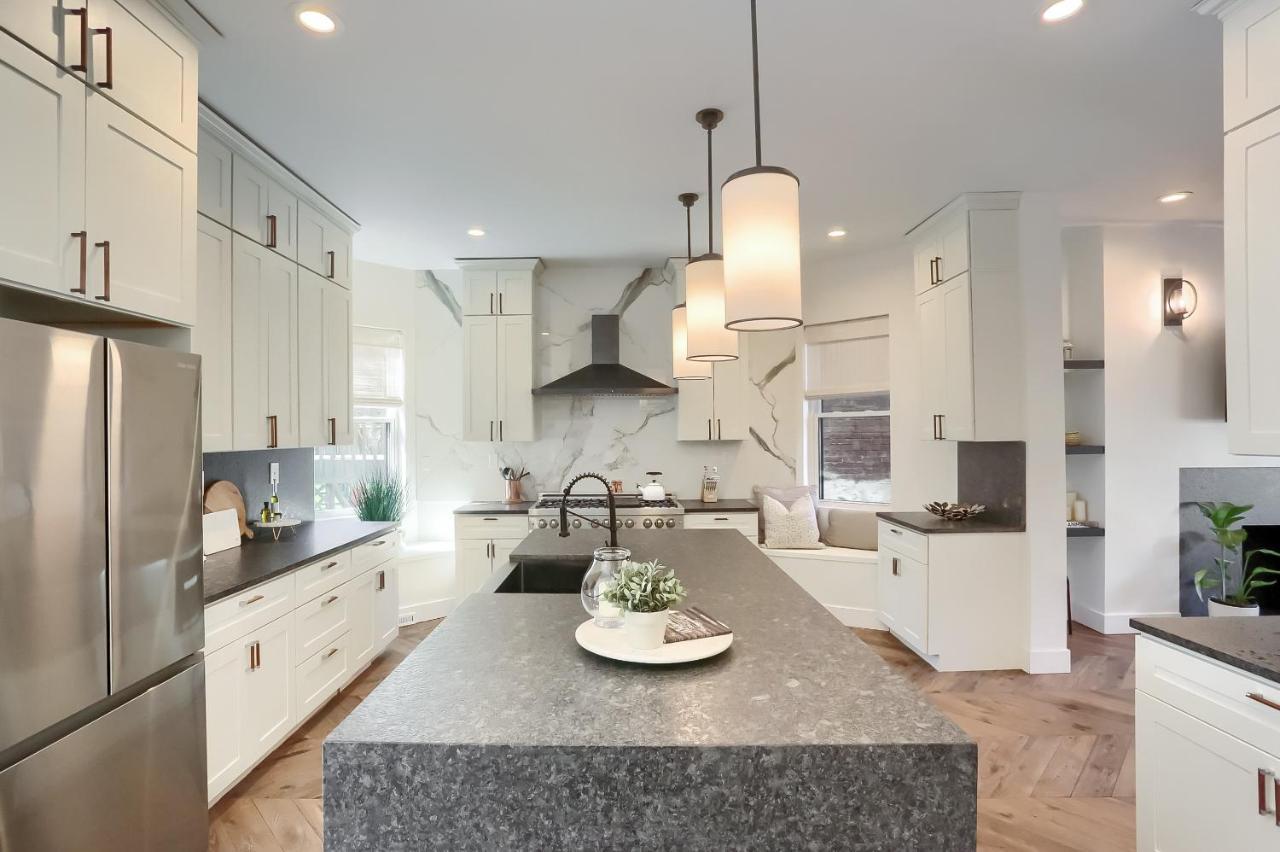 Newly Renovated Victorian Gem Perfect Space For Family Vacations! Pittsburgh Luaran gambar