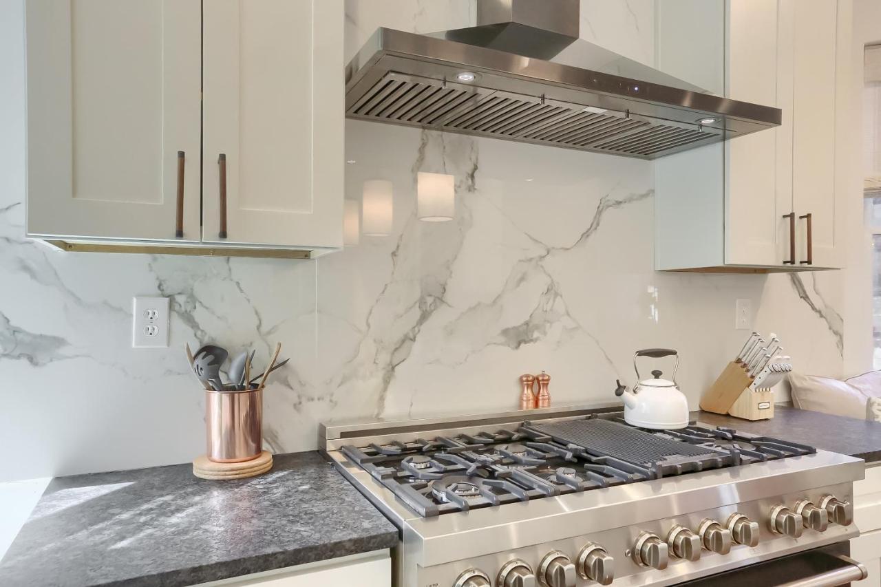 Newly Renovated Victorian Gem Perfect Space For Family Vacations! Pittsburgh Luaran gambar