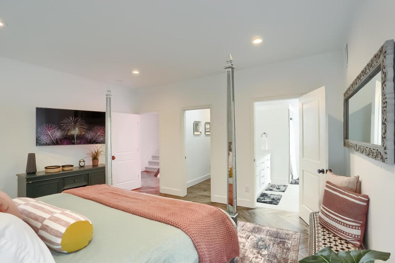 Newly Renovated Victorian Gem Perfect Space For Family Vacations! Pittsburgh Luaran gambar