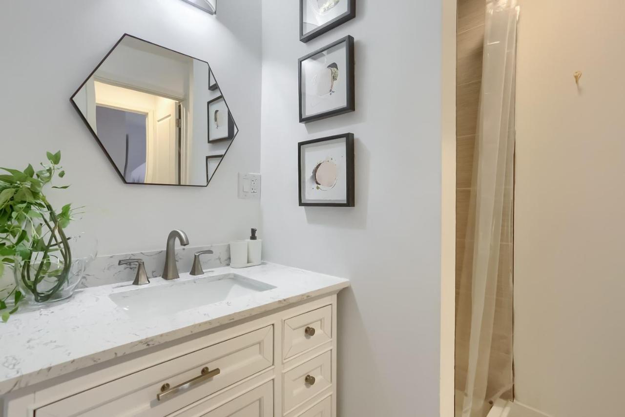 Newly Renovated Victorian Gem Perfect Space For Family Vacations! Pittsburgh Luaran gambar