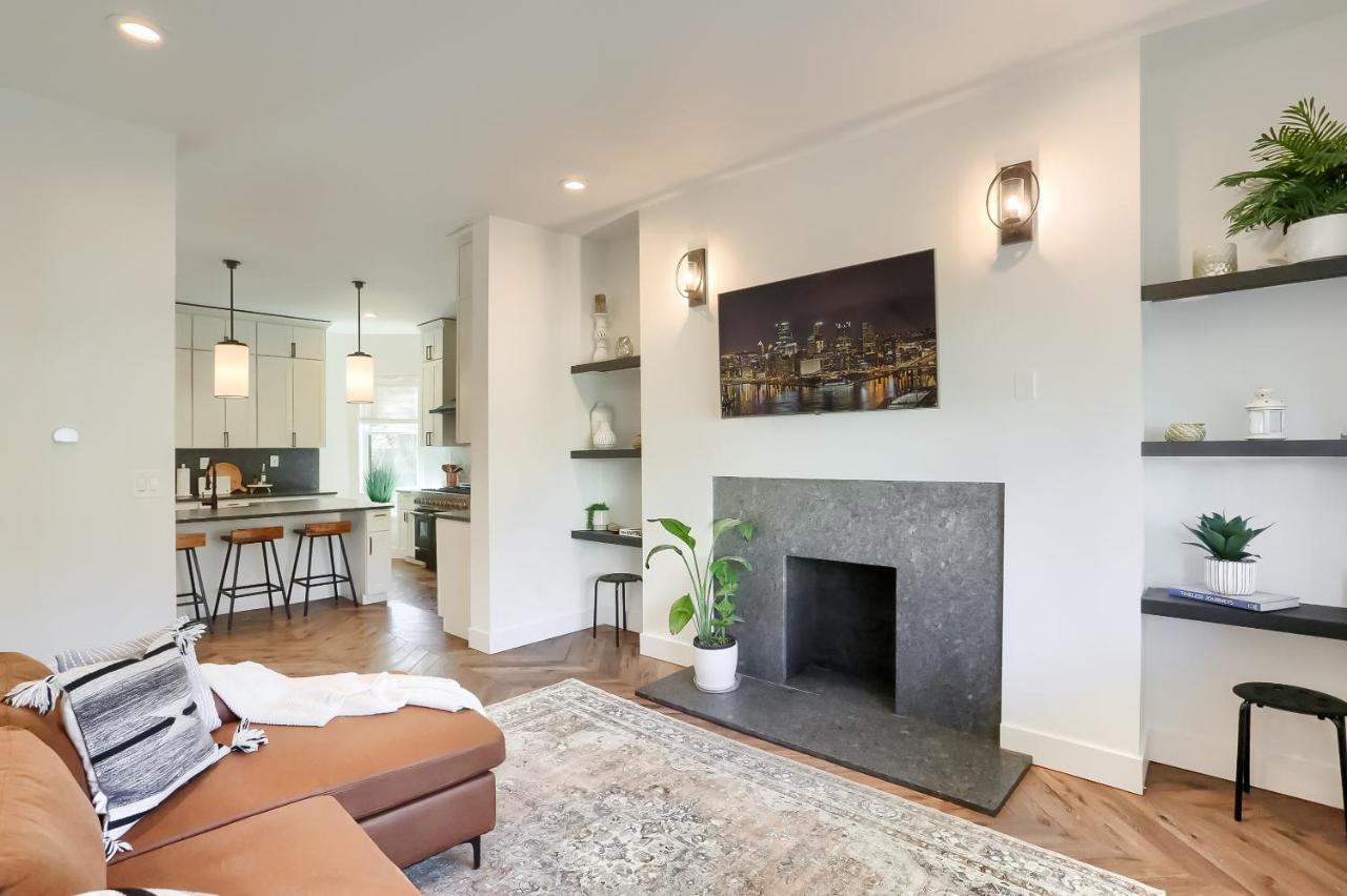 Newly Renovated Victorian Gem Perfect Space For Family Vacations! Pittsburgh Luaran gambar
