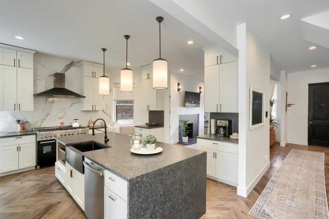 Newly Renovated Victorian Gem Perfect Space For Family Vacations! Pittsburgh Luaran gambar
