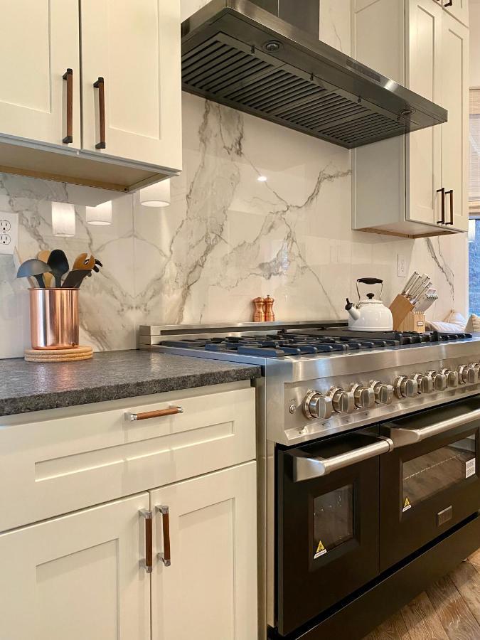 Newly Renovated Victorian Gem Perfect Space For Family Vacations! Pittsburgh Luaran gambar
