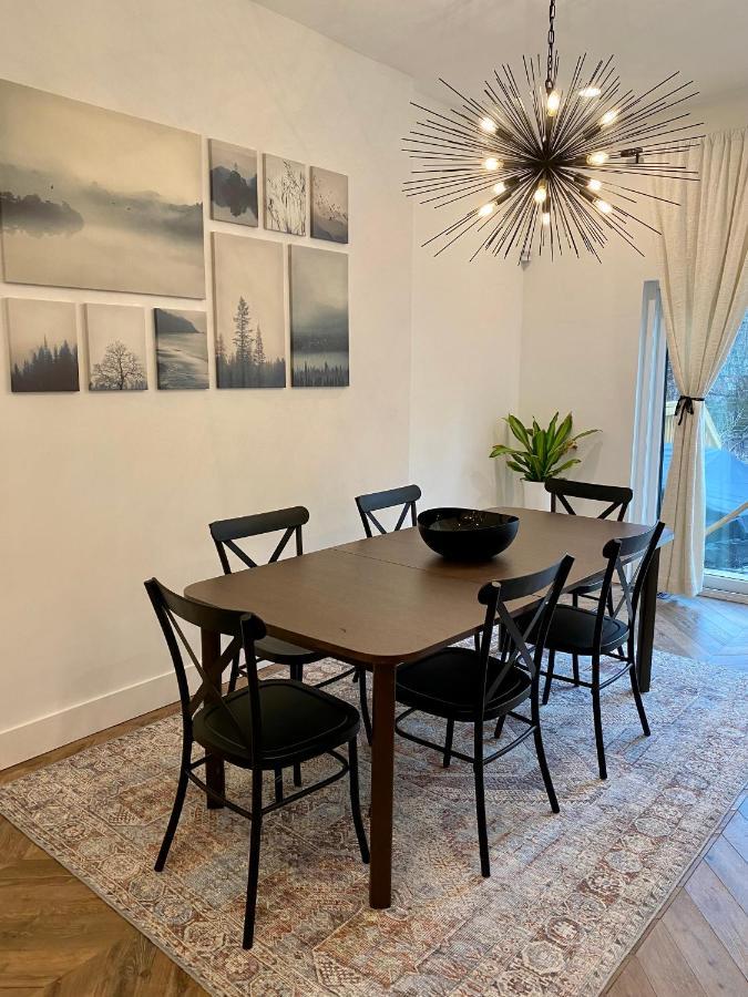 Newly Renovated Victorian Gem Perfect Space For Family Vacations! Pittsburgh Luaran gambar