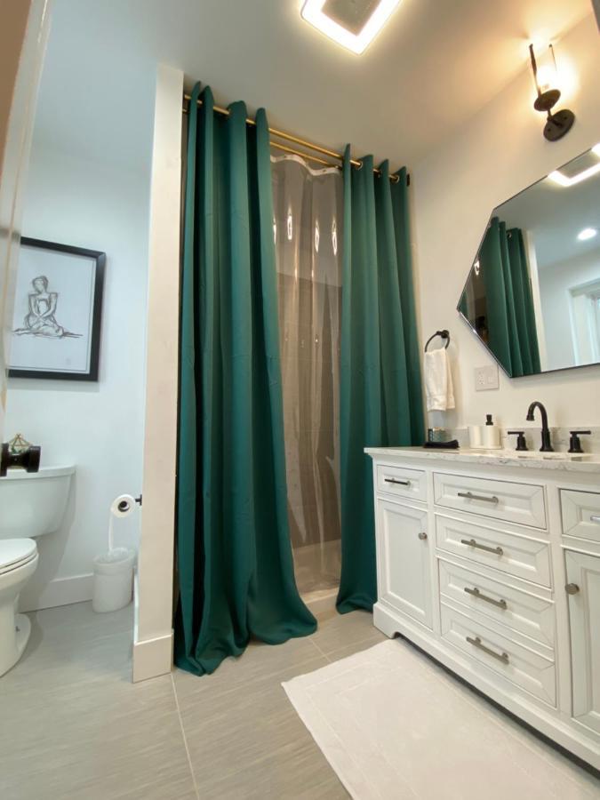 Newly Renovated Victorian Gem Perfect Space For Family Vacations! Pittsburgh Luaran gambar