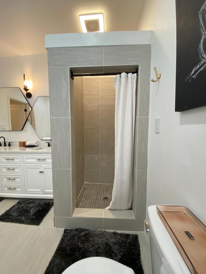 Newly Renovated Victorian Gem Perfect Space For Family Vacations! Pittsburgh Luaran gambar