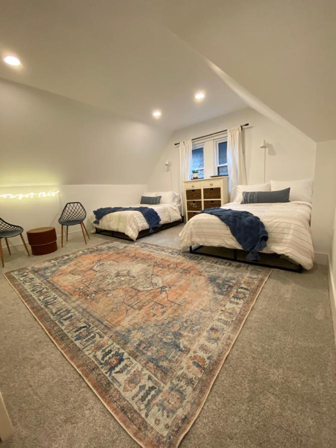 Newly Renovated Victorian Gem Perfect Space For Family Vacations! Pittsburgh Luaran gambar