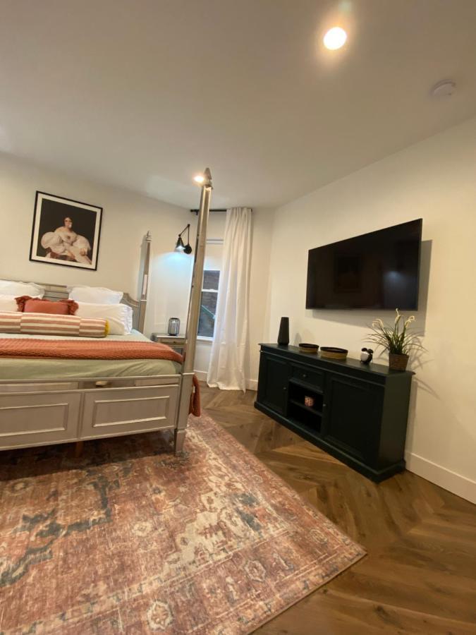 Newly Renovated Victorian Gem Perfect Space For Family Vacations! Pittsburgh Luaran gambar