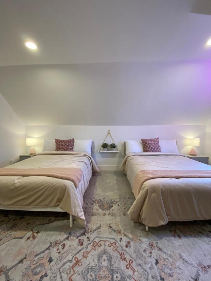 Newly Renovated Victorian Gem Perfect Space For Family Vacations! Pittsburgh Luaran gambar