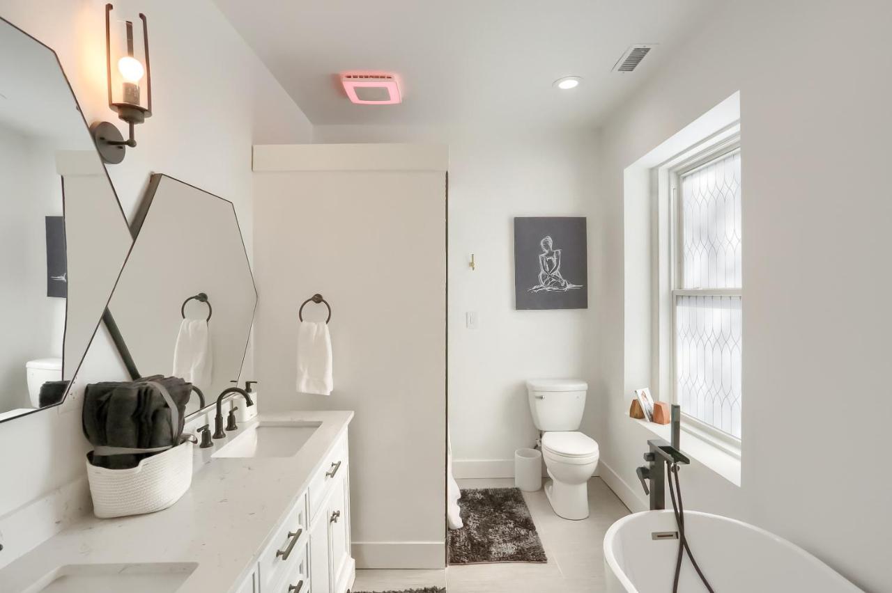 Newly Renovated Victorian Gem Perfect Space For Family Vacations! Pittsburgh Luaran gambar