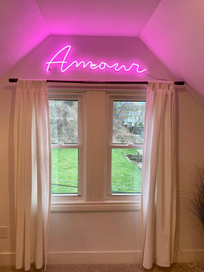 Newly Renovated Victorian Gem Perfect Space For Family Vacations! Pittsburgh Luaran gambar