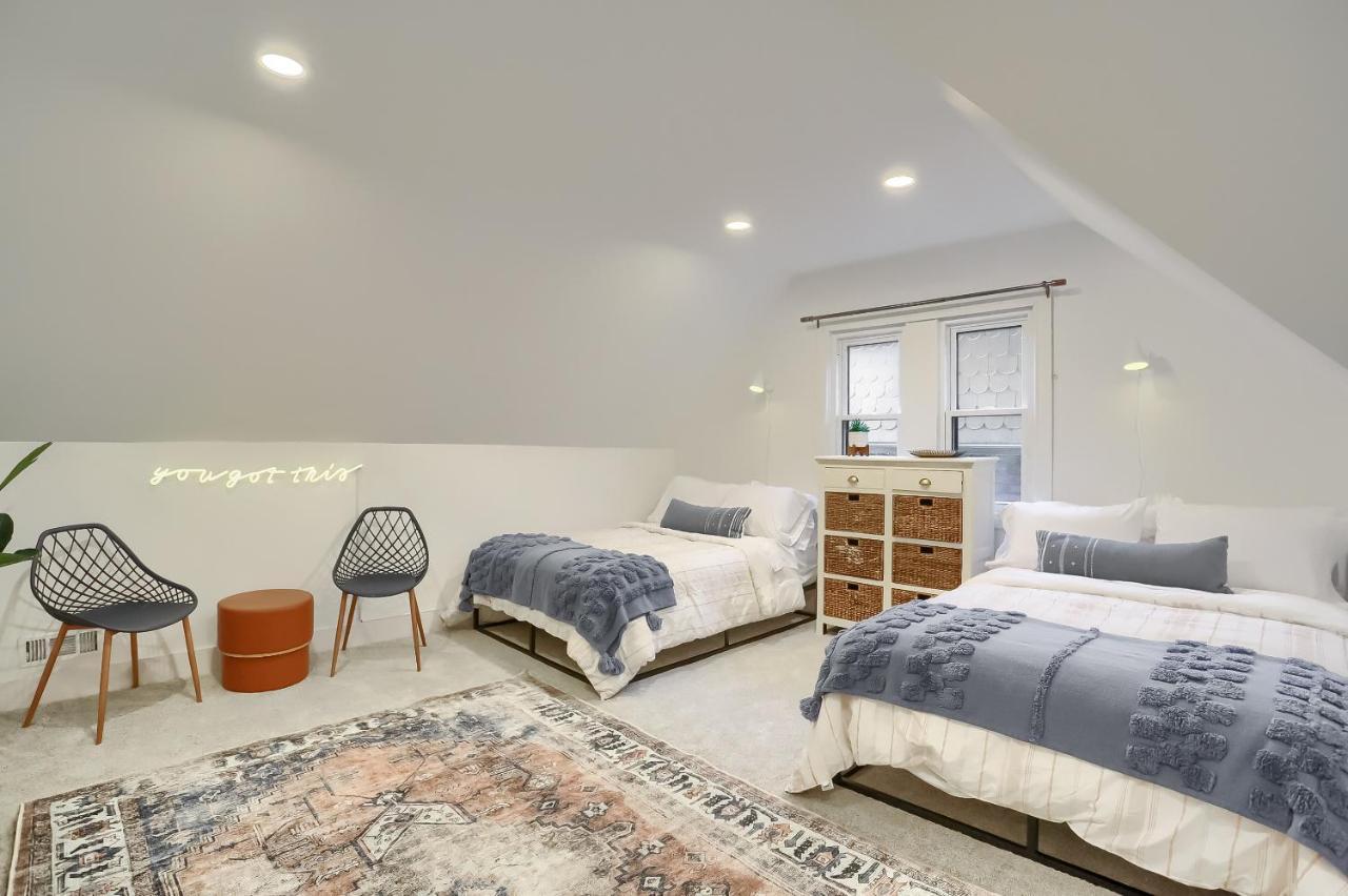 Newly Renovated Victorian Gem Perfect Space For Family Vacations! Pittsburgh Luaran gambar
