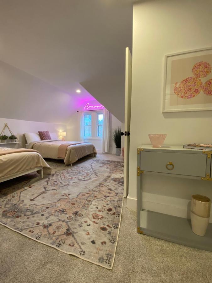 Newly Renovated Victorian Gem Perfect Space For Family Vacations! Pittsburgh Luaran gambar