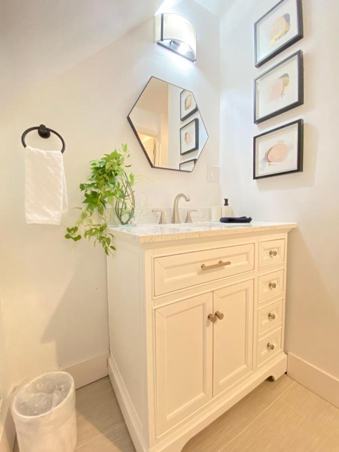 Newly Renovated Victorian Gem Perfect Space For Family Vacations! Pittsburgh Luaran gambar